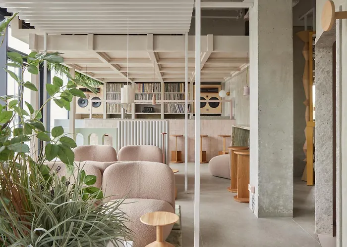 Locke At East Side GallerySporthotels